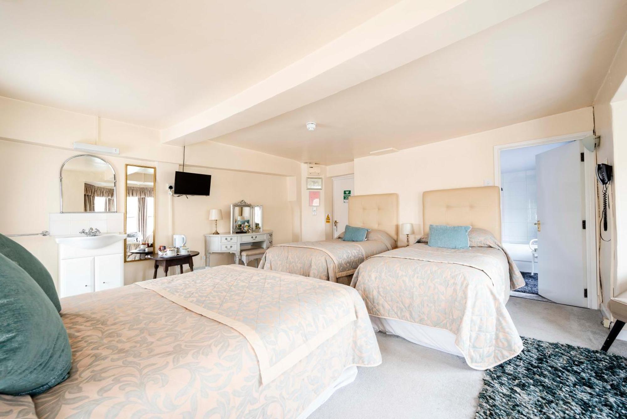 Gaskell Arms Hotel Much Wenlock Bagian luar foto