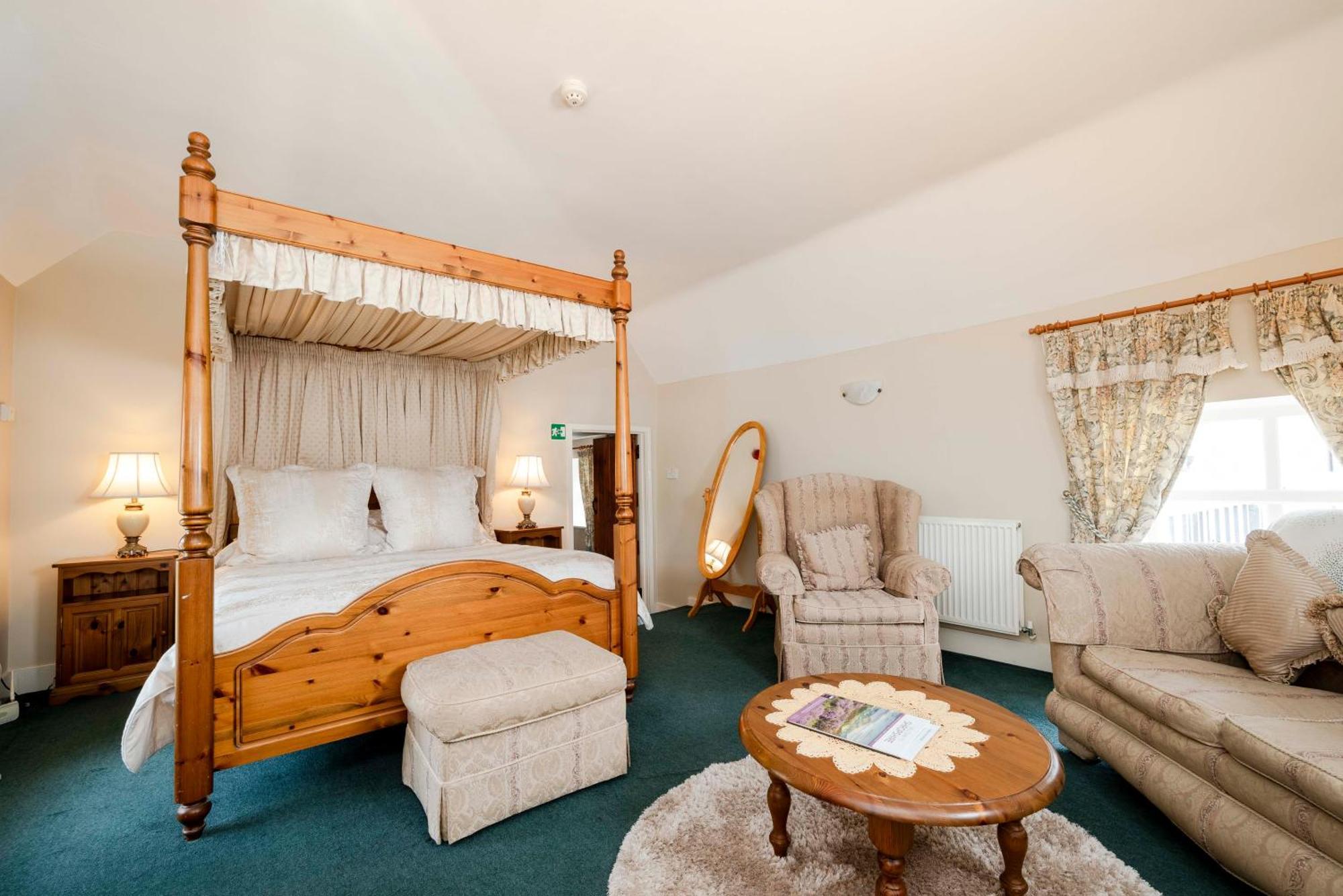 Gaskell Arms Hotel Much Wenlock Bagian luar foto