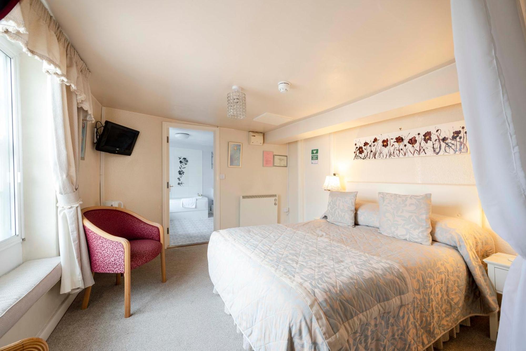 Gaskell Arms Hotel Much Wenlock Bagian luar foto