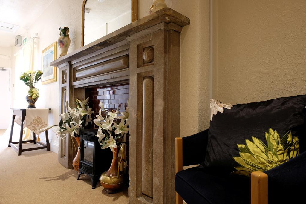 Gaskell Arms Hotel Much Wenlock Bagian luar foto