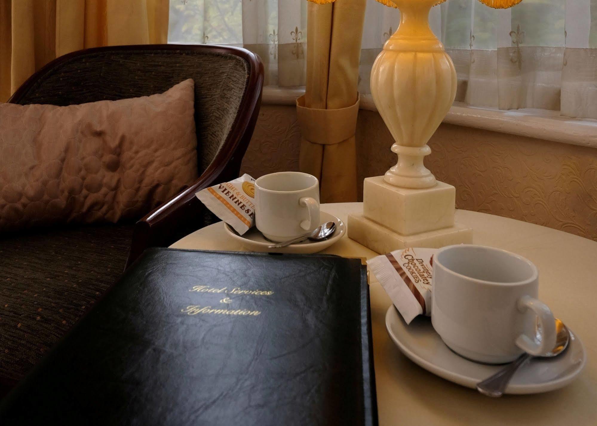 Gaskell Arms Hotel Much Wenlock Bagian luar foto