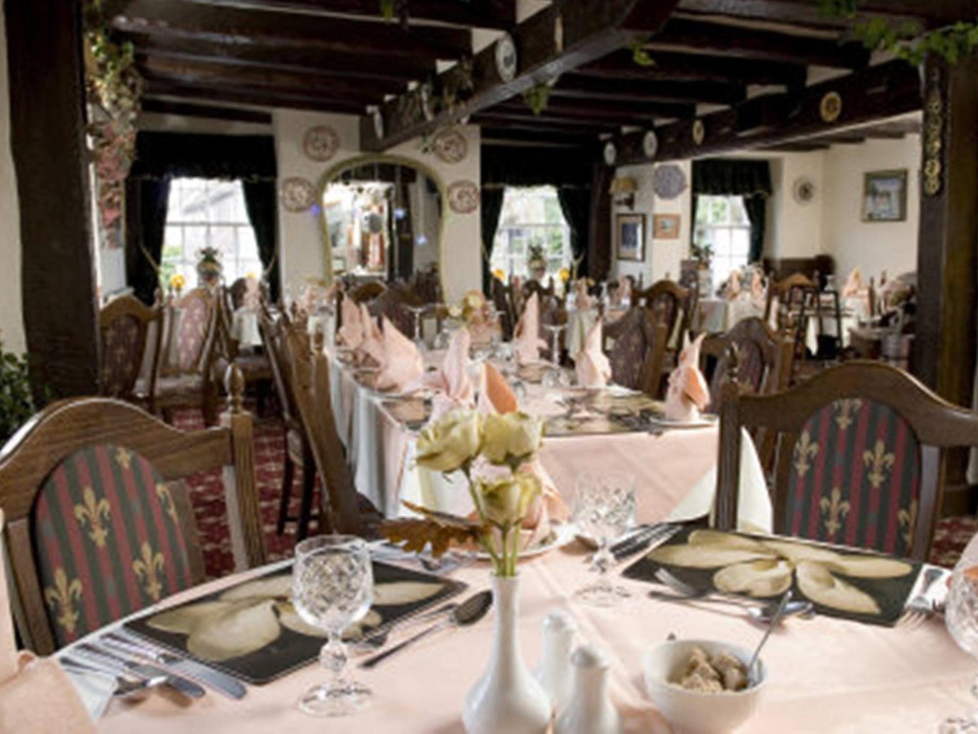 Gaskell Arms Hotel Much Wenlock Bagian luar foto