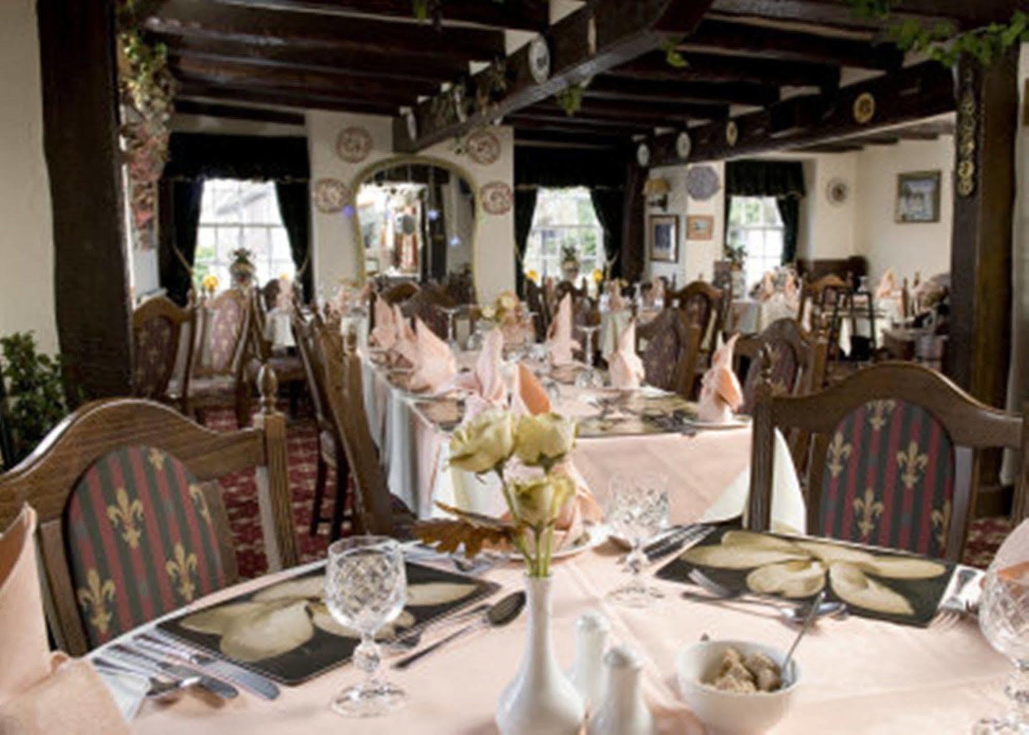 Gaskell Arms Hotel Much Wenlock Bagian luar foto