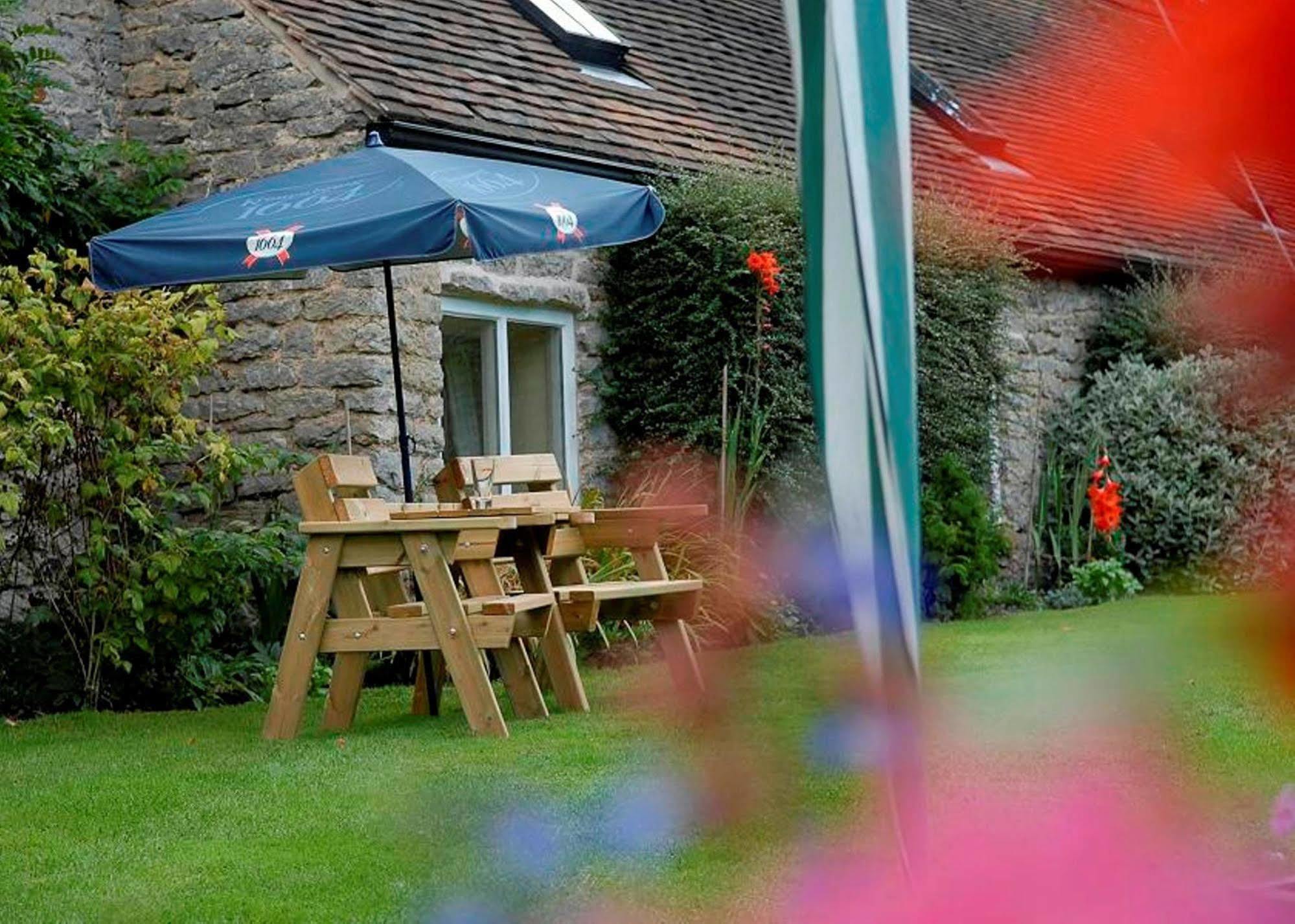 Gaskell Arms Hotel Much Wenlock Bagian luar foto