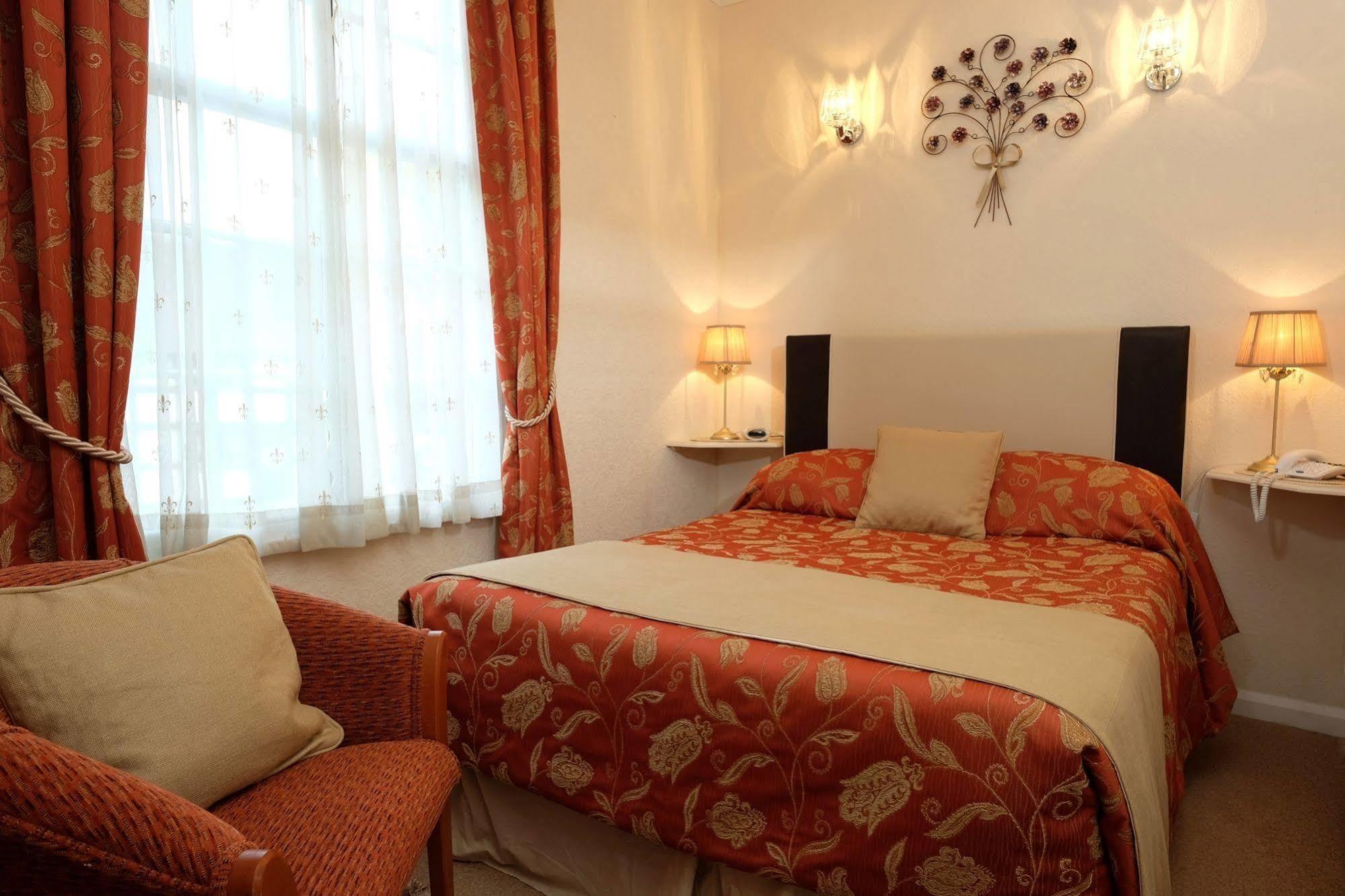Gaskell Arms Hotel Much Wenlock Bagian luar foto